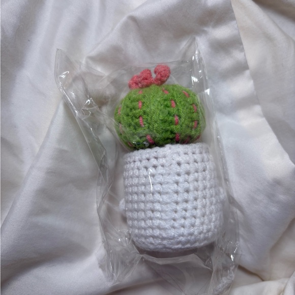 Positive Message Crochet Succulent - Picture 2 of 2